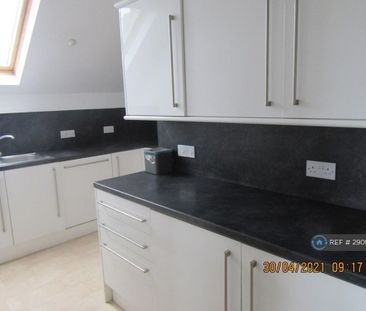 2 bedroom penthouse to rent - Photo 2