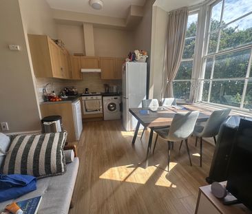 1 Bed Flat, Dover Place, BS8 - Photo 2