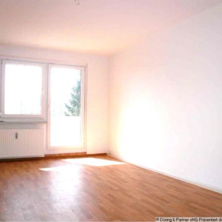 Neu saniert und fairer Preis --- 4-Raum-WE mit Balkon + PKW-Stellplatz ! - Photo 3