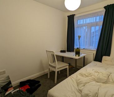 5 bedroom semi-detached house to rent - Photo 3