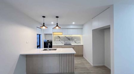 Stunning Four Bedroom Townhouse - Photo 3