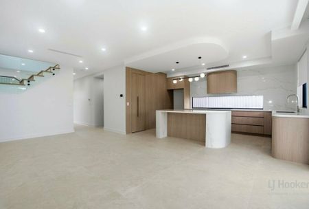 11A Harden Crescent, Georges Hall NSW - Photo 3