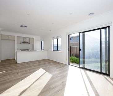 Spacious, Stylish & Perfectly Positioned Living - Photo 6