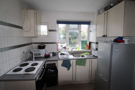 House share to rent - Photo 3