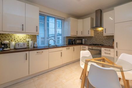 3 Bedroom Flat To Let - Photo 4