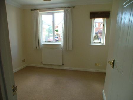 Octavia Place, Lydney - Photo 4