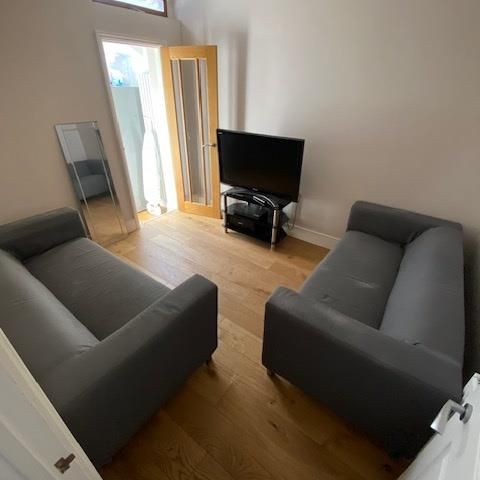 Room in a Shared House, London, SW16 - Photo 1