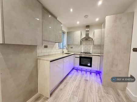 2 bedroom maisonette to rent - Photo 4