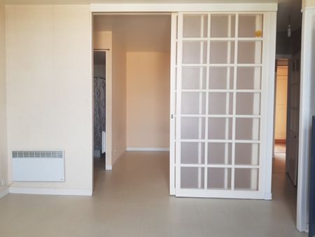 Location Appartement 2 pièces 34m² SABLE SUR SARTHE 72300 - Photo 3