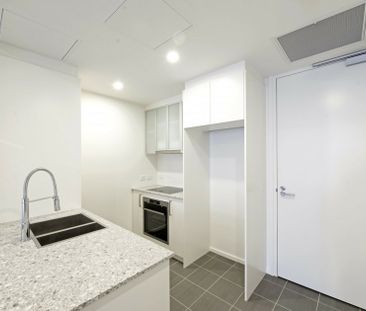 One Bedroom Plus Separate Study! - Photo 5