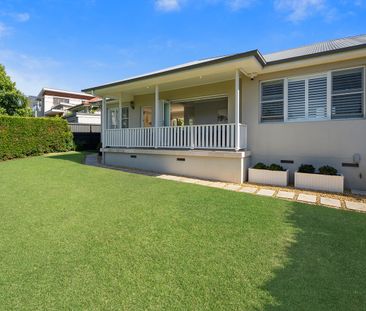 Stylish Fully Furnished Single Level Home – 4 to 6 Month Lease - Photo 1