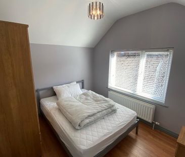 Great Accommodation, 54 Fitzroy Avenue, BT71HX, Belfast - Photo 1