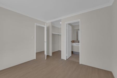 Four Bedroom Family Home in South Yunderup - Photo 5