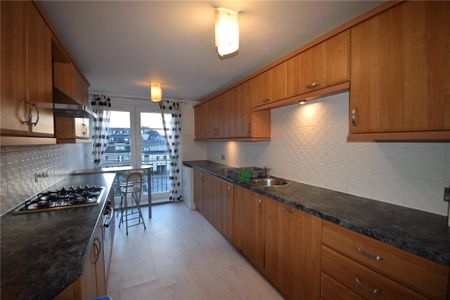 3 bedroom flat to rent - Photo 3
