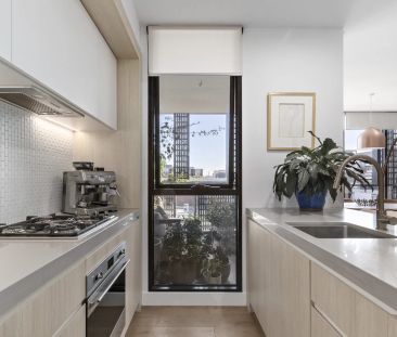 Modern Living Over Two Light-Filled Levels in Prime St Kilda Locale - Photo 6