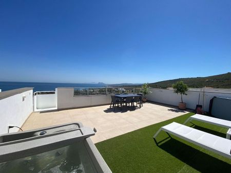 Luxury penthouse for rent in Manilva, Andalusia - Photo 3