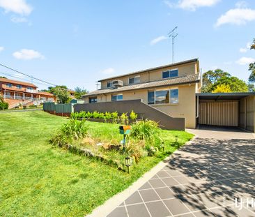Spacious 4 Bedroom Family Home in a Prime Crestwood Location - Photo 6