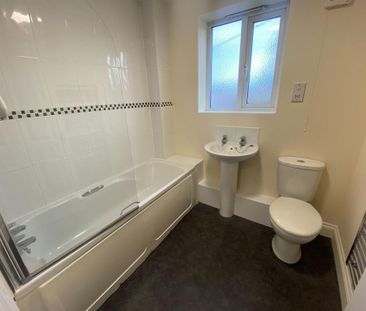 2 bedroom end of terrace house to rent - Photo 6