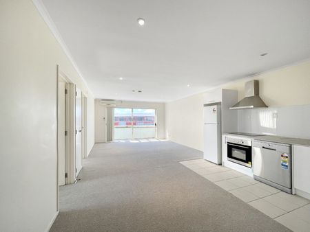 Stanhope Road - 3 Bedroom - 1 Bathroom - 2 Carparks - Photo 5