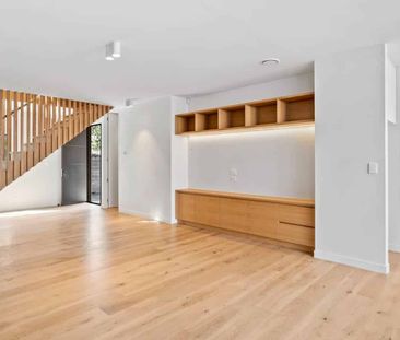 High Quality Epsom Townhouse - Photo 1