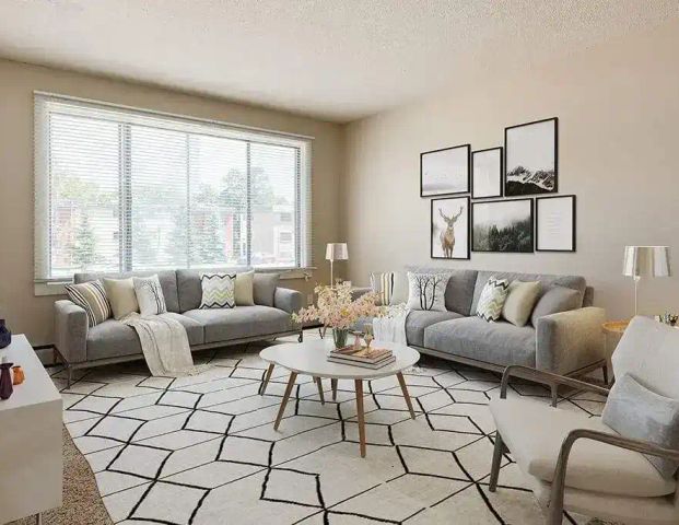 Charles Manor — - 2 Bedroom - Photo 1