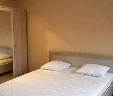 Appartement te huur in Halle voor € 800 met 1 slaapkamer - Photo 1