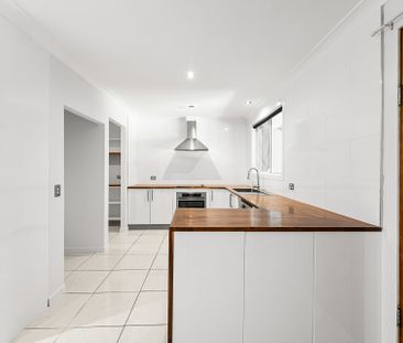 Stylish 3 bedroom home - Photo 6