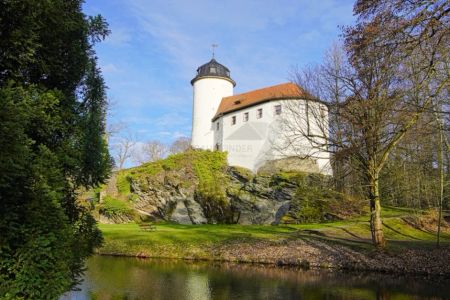 Wohntraum - Stuck, Säulen und 8,30m Deckenhöhe - großzügige 2 Raum-Maisonette Wohnung in Rabenstein - Photo 3