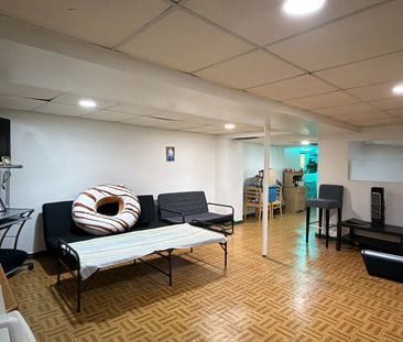 For Lease - 17 Brisbourne Grove, Toronto, Ontario - Photo 2