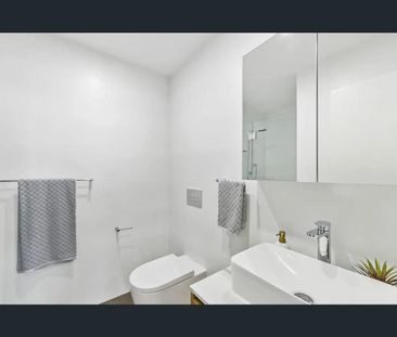 Sleek, Modern 2 Bedroom Apartment - Photo 5