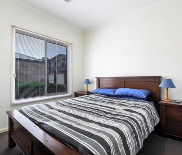 Low-Maintenance, Contemporary Living in Private Setting - Photo 2