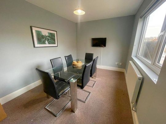 1 bedroom in a house share to rent - Photo 1