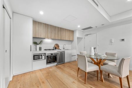 Immaculate | Sought-After Convenience - Photo 3