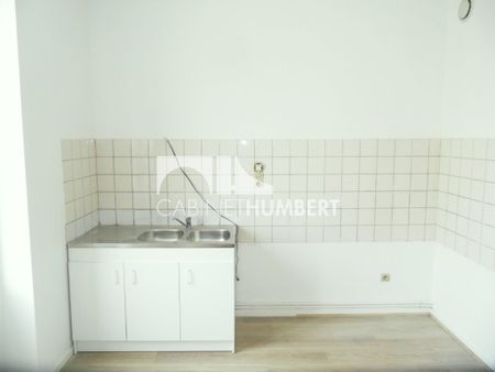 Location Appartement 3 pièces 70m² ST ETIENNE 42000 - Photo 2