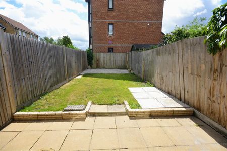 Farriers Close, Epsom, London, KT17 1LS - Photo 5