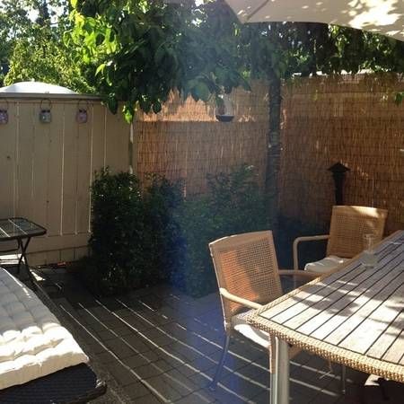 Fully furnished Studio with a private 260sq/ft patio - Photo 4