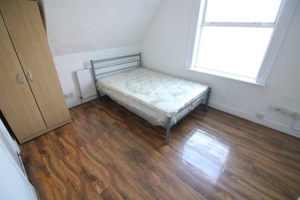 Hanger Lane, London - Photo 1