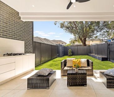 Brand New Ultra Modern Duplex with High-End Finishes in a Convenien... - Photo 1