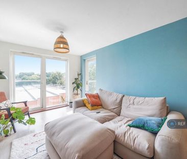 2 bedroom flat to rent - Photo 2