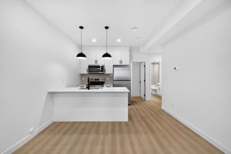 SF354 - 11306 123 Street - Inglewood 9 Plex — 1 Bed 1 Bath - Photo 4