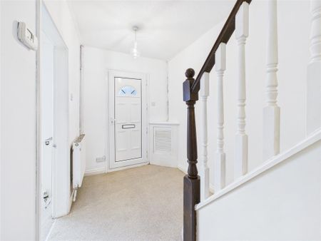 3 bedroom Semi-detached house to rent - Photo 5