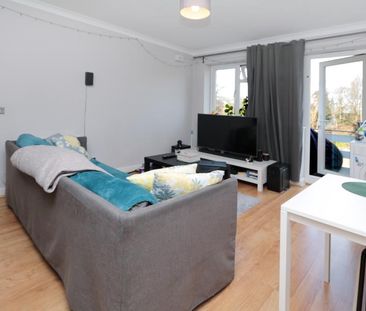 Lovelace Gardens, Surbiton, KT6 - Photo 1