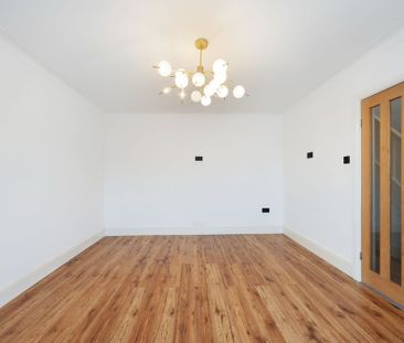 3 bed semi-detached house to rent in Parkville Road, Manchester, M25 - Photo 2