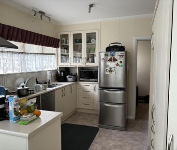 Home close to Hospital - Photo 5