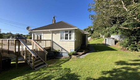 FAMILY HOME - GLENPARK AVE - Photo 4