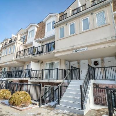 Charming 2-Bed Townhouse at Islington and Finch - Photo 3