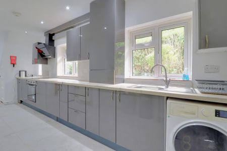 5 bedroom end of terrace house to rent - Photo 3