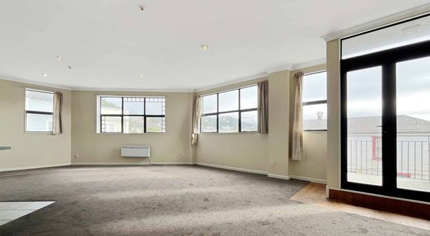 ONE WEEK FREE RENT - Four Bedroom Living - Welcome to 11/253 Riddiford Street - Photo 1