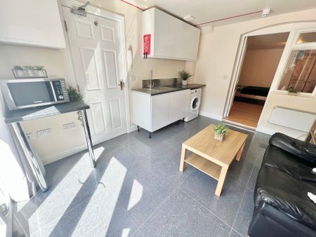 Flat 1B, 49 Lower Ford Street – Student Accommodation Coventry - Photo 2