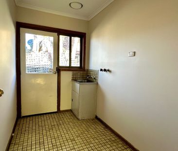 Well Appointed Unit in the Heart of Dandenong - Photo 4